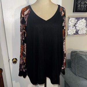 Women’s dolman sleeve top with patterned sleeves